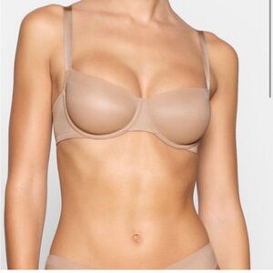 NWT Skims Women's No Show Unlined Balconette Wired Bra Color Sand  Size 44D